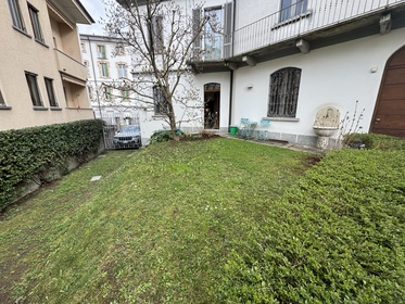 Mendrisio Centro – Elegante appartamento con giardino privato in villa storica
